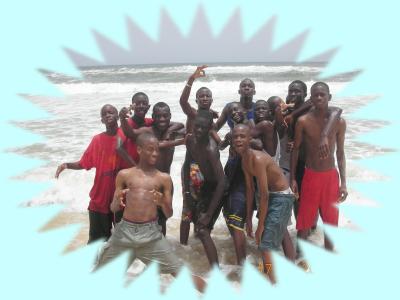 LES   EXTRA  TERRESTRES A LA  PLAGE